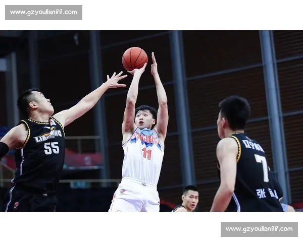 男篮集训再调整：赵维伦因学分离队，张镇麟伤退，郭士强或启用赵继伟 + 王俊杰